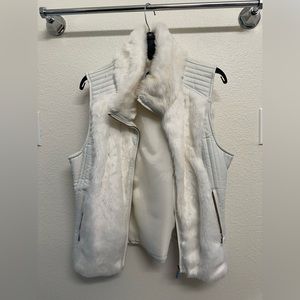 G by Guess White Fur Faux size XL